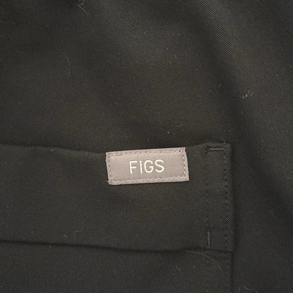Figs Black Cargo Pants with Relaxed Fit - Picture 9 of 9
